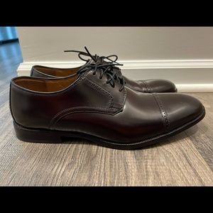 Mens formal pure leather shoes .